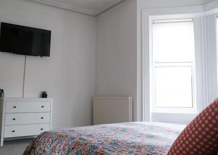 Gorgeous 3 Bedroom Victorian Townhouse